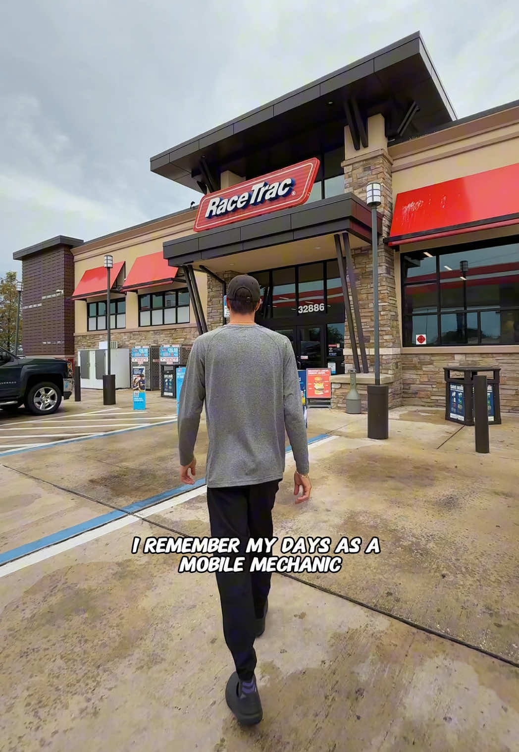 Back when I was a Mobile Mechanic, @RaceTrac was always my go-to for a quick bite between jobs — and it still is today. This time I'm trying out the new Brunch Burger, available for a limited time at participating stores 6am–10pm! #RaceTracPartner #RaceTracBrunchBurger #FYP #ForYou #Mechanic 