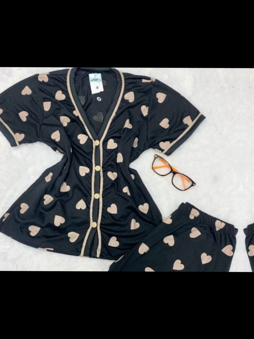 ✨ Conforto e Estilo para Suas Noites! ✨ Confira Píjama Americano Feminino Gola V com Botões – ideal para amamentação, modelo blogueira em malha premium com 42% OFF! 😍 👉 Encontre na Shopee agora:Link nos comentários  #PijamaAmericanoFeminino #ModaConforto #LookNoite #Amamentação #EstiloBlogueira 