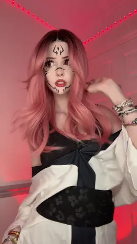 I literally had to learn this dance in 2 minutes… I definitely messed up 🤭#sukunacosplay #jjk #jujutsukaisen #sukuna #cosplay 