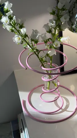 This vase is the prettiest pink 💘 what do you think? 👀 #gustafwestman #ikea #homededor #homestyling 