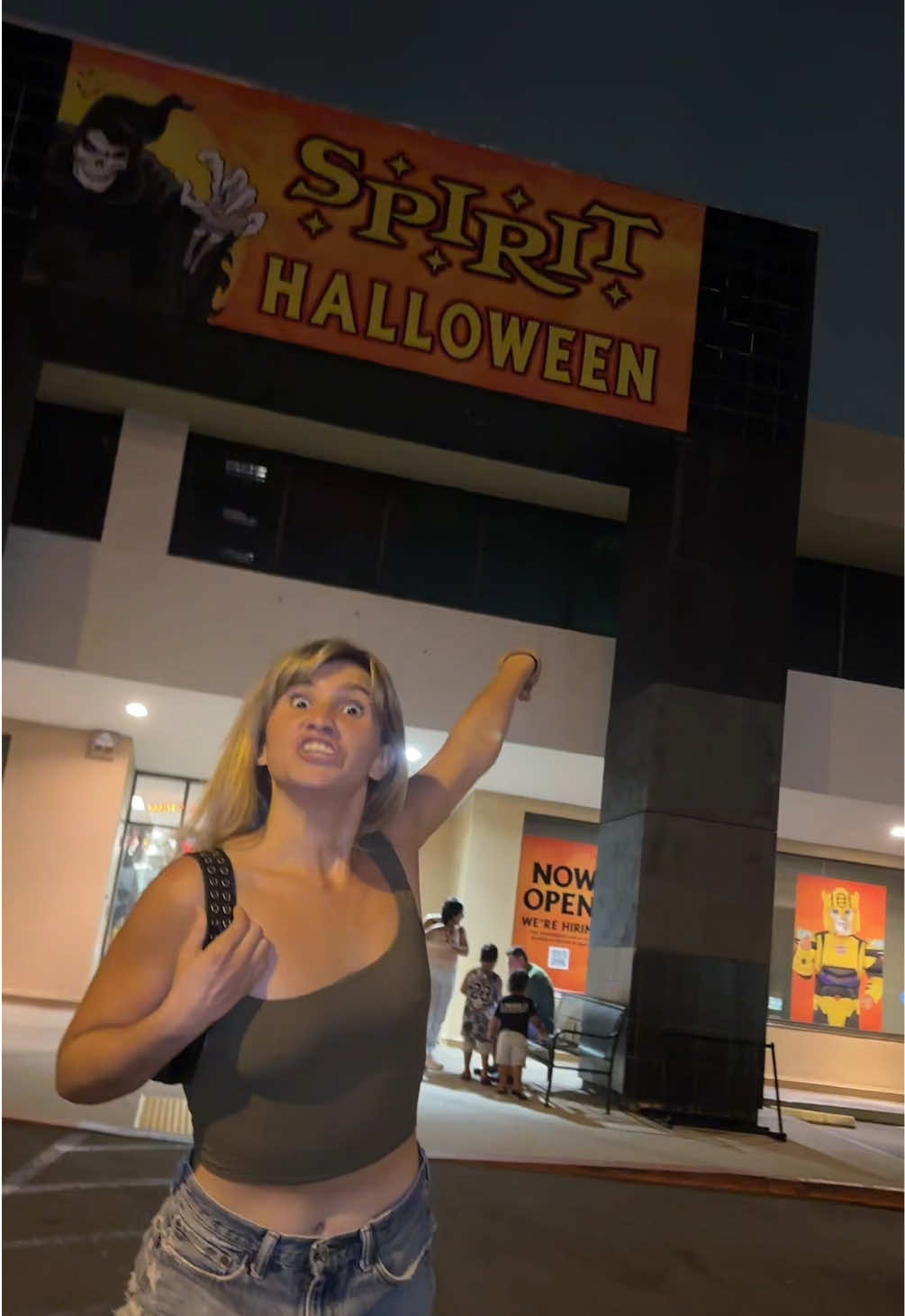 who need a lil spooky in their season?  #halloween #spirithalloween #losangeles #humor #dance 