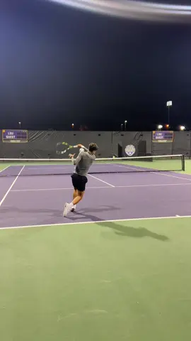 wait for the backhand…💥🌚 #night #tennisvideo #jet2holidays #trendin #tennisplayers 