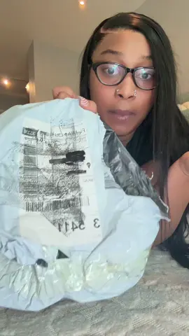 The stamp is perfect if you work in a office or just have important papers laying around. #takooprivacyrollers #takoo #privacyprotection #privacyrollerstamp #rollerstamp 