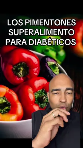 🌶️ Pimentones Rellenos de Carne y Queso Ingredientes (4 porciones):  • 4 pimentones grandes (rojos, amarillos o verdes)  • 400 g de carne molida magra (puede ser res, pollo o pavo)  • 1 cebolla pequeña picada en cubitos  • 2 dientes de ajo triturados  • 1 tomate maduro picado finamente  • ½ taza de calabacín rallado (opcional, da jugosidad y fibra)  • 1 cdta de orégano seco  • ½ cdta de comino en polvo  • Sal y pimienta al gusto  • ½ taza de queso mozzarella bajo en grasa (o queso fresco rallado)  • 1 cdta de aceite de oliva Preparación:  1. Lava los pimentones, corta la parte superior (como una tapa) y retira las semillas.  2. En una sartén, calienta el aceite de oliva y sofríe la cebolla y el ajo hasta dorar.  3. Agrega la carne molida y cocina hasta que cambie de color.  4. Añade el tomate, calabacín, orégano, comino, sal y pimienta. Cocina unos minutos hasta que quede jugoso.  5. Rellena cada pimentón con la mezcla de carne.  6. Coloca los pimentones en una bandeja para horno, cubre con queso y hornea a 180 °C por 20–25 minutos, hasta que el queso se derrita y gratine. Sugerencia de acompañamiento:  • Una ensalada fresca de pepino y aguacate.  • O un puré de coliflor. . . #prediabetes  #diabetes  #diabetestipo2 #greenscreen 