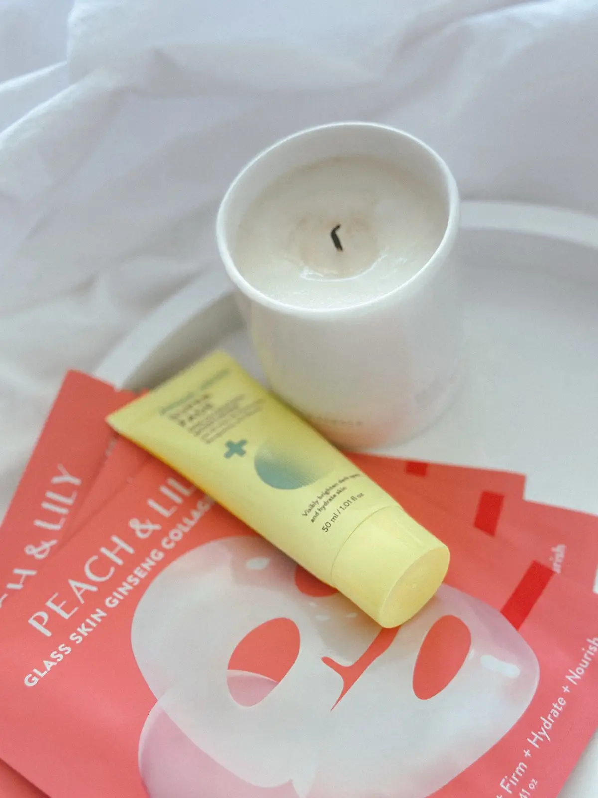I’m loving these @Peach & Lily Glass Skin Ginseng Collagen masks that hydrate, firm and nourish my skin.  And @Peach Slices scoloration moisturizer is a must have to brighten the skin with 5% AHA, niacinamide and pomegranate extract!  #kbeauty #koreanglassskin #glassskin #beauty 