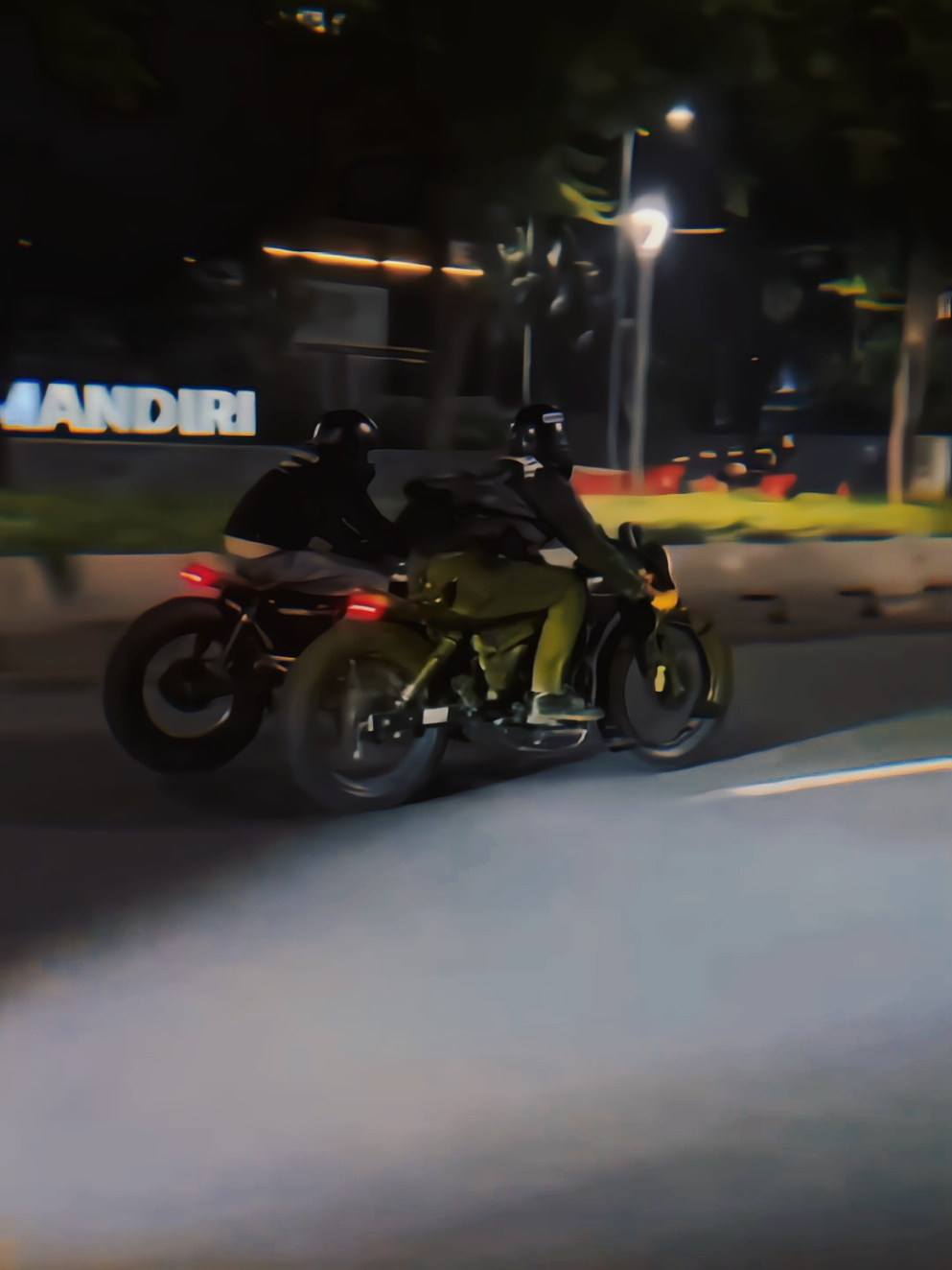 gata only x caferacer #motorcustom #caferacer #bratcafe #motor #custom 