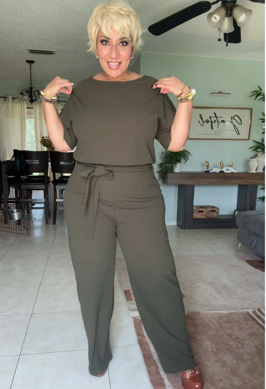Comfortable, lightweight jumpsuit outfit for everyday use or work. #comfortableoutfit #jumpsuitoutfit #officeoutfit #styleinspo 
