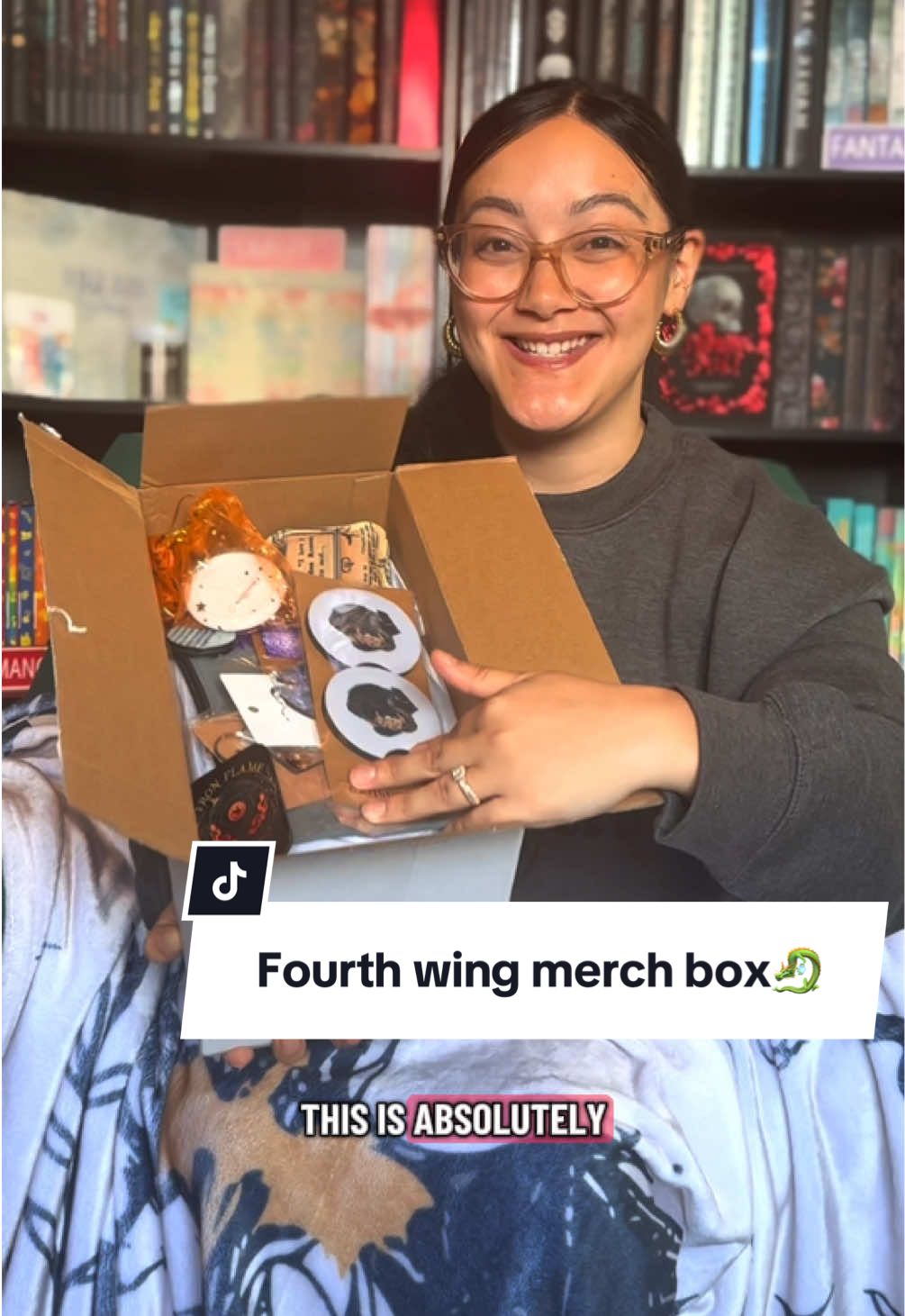 🐉✨ Calling all fourth wing fans✨! The Fourth Wing book merch box is the ultimate collector’s dream—packed with exclusive fandom items, stunning designs, and everything a Violet Sorrengail fan could want. Perfect for romantasy lovers and bookish gift ideas. Would you unbox this treasure? 📦📚 #fourthwing #fourthwingmerch #bookbox #booktokmerch #bookishthings   @Five Chapters 