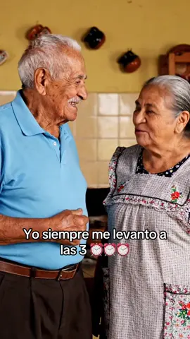 Yo siempre me levanto a las 3⏰⏰⏰#abuelo #parejas #viral #fyp #parati 