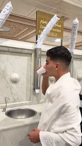 اللهم إني أسألك بركة ماء زمزم