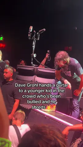 That’s the power of music #fypシ #foryoupage #davegrohl #foofighters #liveconcert 