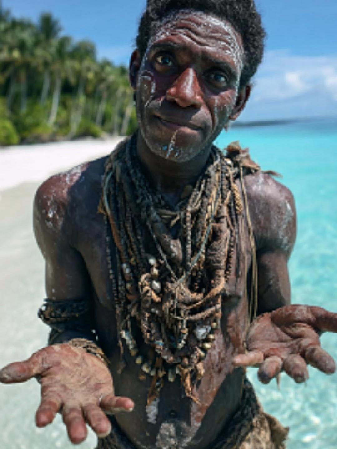 Sentinel: LA TRIBU MÁS PELIGROSA DEL MUNDO HABLA  La IA ayuda a la  tribu más aislada y temida del planeta a que nos cuenta directamente por qué atacan a todo visitante. Testimonios exclusivos desde la isla prohibida donde el tiempo se detuvo. #cibertales #sentinel #curiosidade #veo3