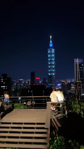 📍Xiangshan Trail 象山 / Elephant Mountain , Xinyi District, Taipei City #nature #xiangshanhikingtrail #nightview #SummerBeauty #taiwan 