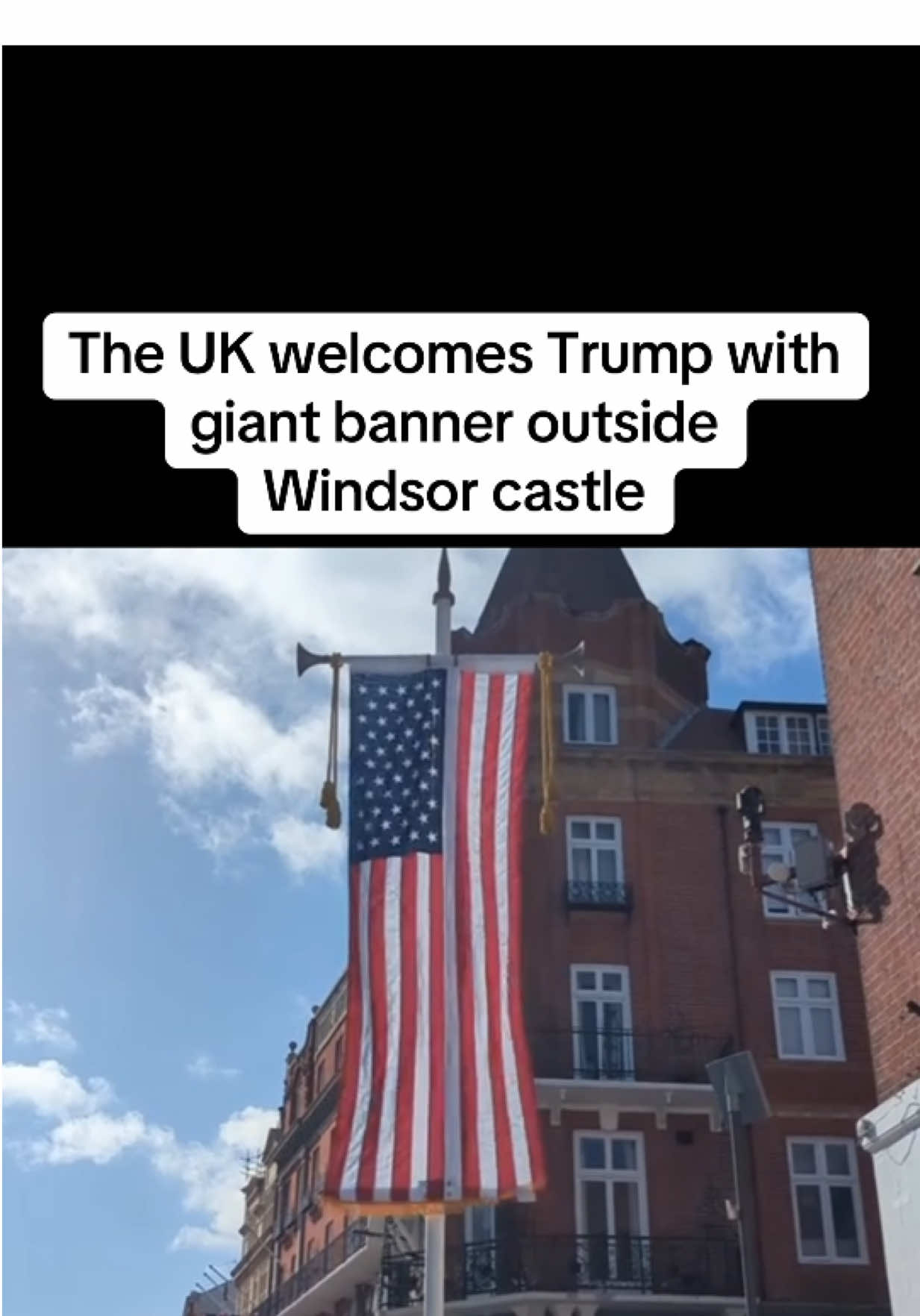 The world's biggest photo of US President Donald Trump with Jeffrey Epstein has been rolled out for the State Visit of The President of the United States, Donald Trump, and his wife Mrs Melania Trump. They’re heading to Windsor Castle where they'll be welcomed by King Charles, and they'll be staying at Windsor Castle next Wednesday 17th & Thursday 18th. #fyp #news #USA #UK #donaldtrump 