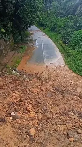 sekarang masih belum bisa lewat semo cepat di bersihkan #cctvlintasmannapagaralam #bismillah #fyppppppppppppppppppppppp 