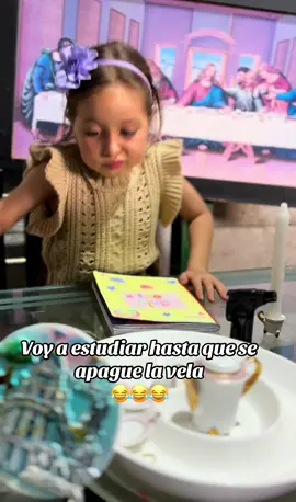 Voy a estudiar hasta que se apague la vela 😂 #risas #humor 