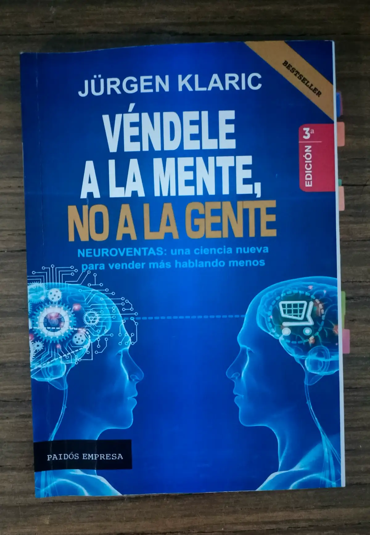 Vendele a la mente, No a la gente  #Entrena tu mente a diario y controla tus pensamientos 📚 la mente humana es tan poderosa que puede aliviar el dolor. #mentalidadpositiva🔥  #Motivacion  #Lamentecrealarealidad  #librosrecomendados📚creditos 
