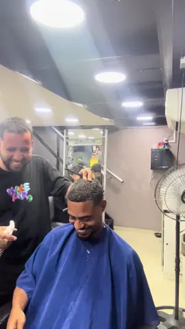 trollando meu cliente jogando água🤣 #fy #viral #clientes #trollagem  #barbearia