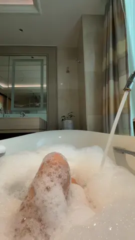 #bathbomb #bathtub #bubblebath #canicallyourose 