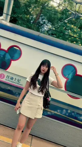 moments at Disneyland #viraltiktok #hongkongindonesia🇭🇰🇮🇩 #banyuwangi 