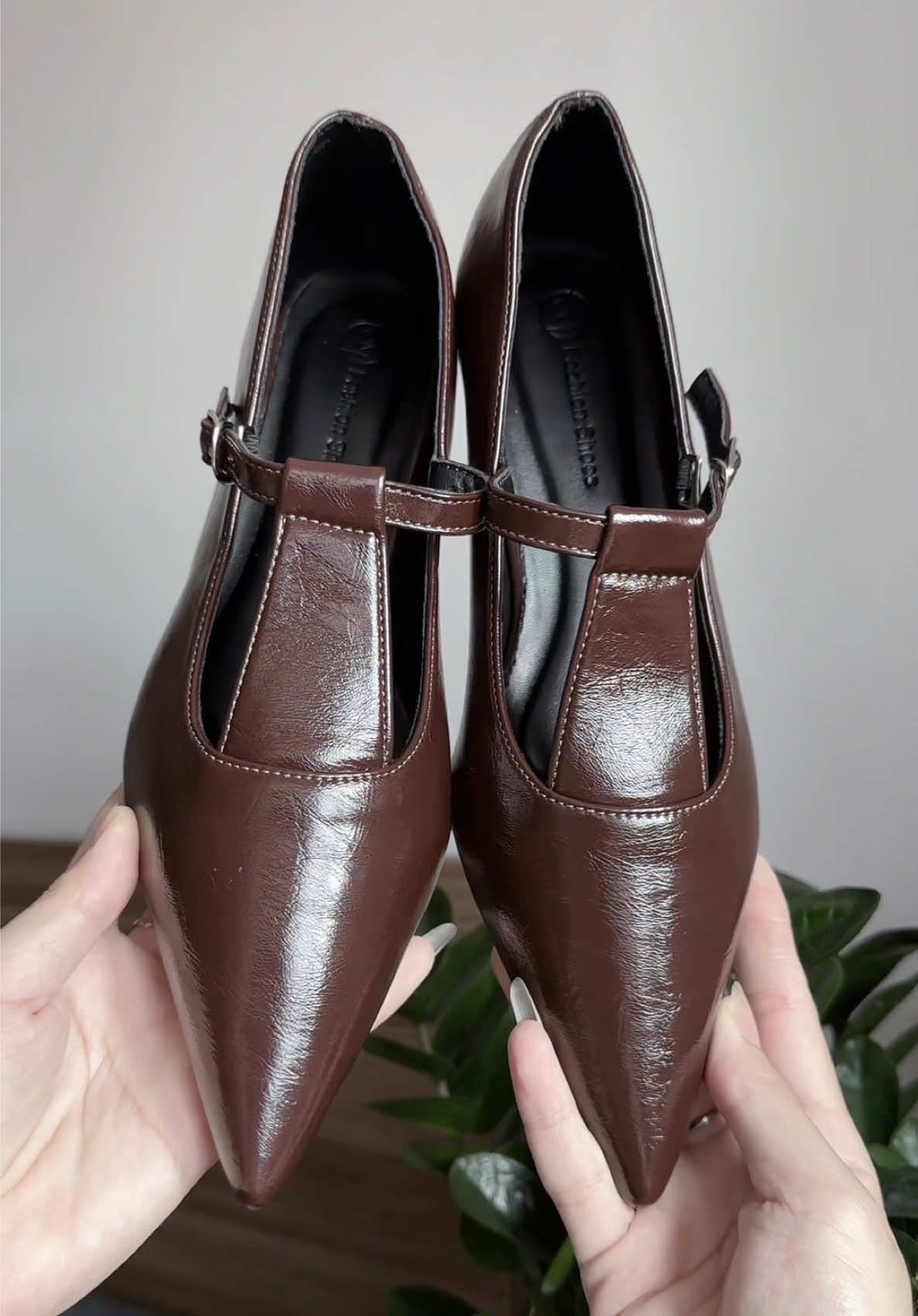 Mấy bà thử em sục này đi màu đẹp đeo sang lắm #giaydep #sụcnữ #giaybet #giaybetnu #outfitideas 