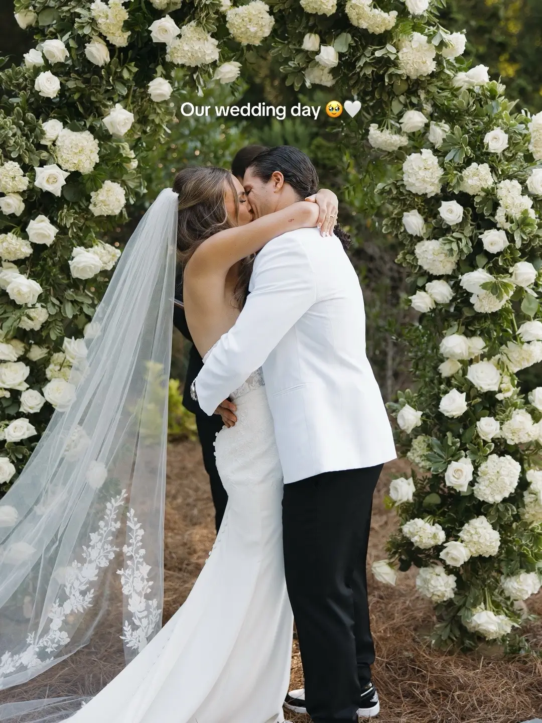 Truly the most perfect weekend we could of ever asked for. Everything was perfect, we felt so loved and couldn’t of imagined doing it any other way. Can’t believe I’m your wife @thousanddollardaysclub !!!! Shoutout out to our AMAZING photographer @marlee. She captured our day so perfectly & these are only the SNEAK PEAKS!!!! #wedding #weddingday #weddingphotos #weddingphotography #2025bride 