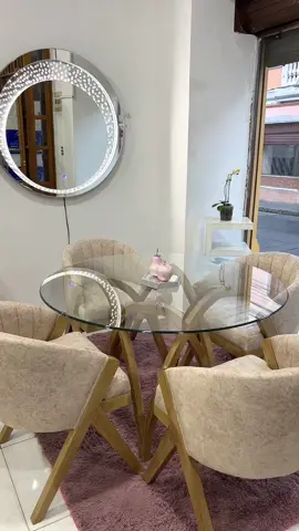 ✨ Comedor en madera flor morada ✨ Diseño moderno con mesa de vidrio y sillas tapizadas en beige, ideal para darle calidez y elegancia a tu hogar. 🏡💜 #MaderaFlorMorada #ComedorModerno #Decoración #Muebles #DecoraciónDeInteriores     