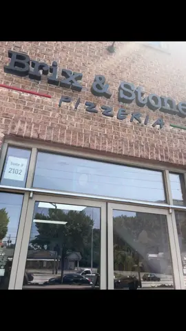 Brix & Stones Pizzeria delivered—great slices, cozy vibes, and a team that makes you feel right at home. Already planning my next visit. If you check it out, tell them Tyler sent you. #PizzaVibes #EatLocalATL #FoodieFinds #PizzeriaLove #TylerEats  @brixandstonespizzeria 🍕😋