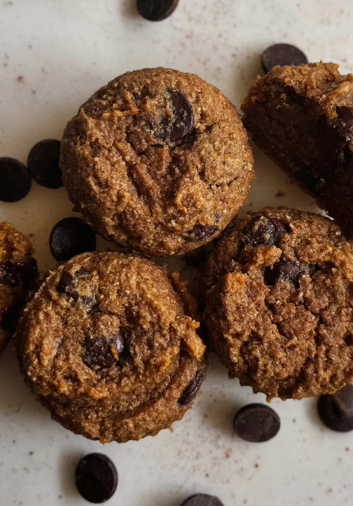 Pumpkin Chocolate Chip Muffins!   When I was scooping them into the baking cups, I realized I forgot an ingredient 🤦‍♀️ I didn’t think an egg would make too big of a difference but it was enough to make me question it. They still turned out great! A little dense, but taste is what matters in this house 😆 Pumpkin Chocolate Chip Muffins (w/fresh milled flour)  -200g pumpkin puree -melted stick of salted butter -1 egg -50ml milk -120ml maple syrup  -165g fresh milled soft white wheat -2 tsp ground cinnamon -1.5 tsp baking powder -1/4 tsp salt -100g chocolate chips (plus more for topping if desired) Preheat oven to 375°.  Melt butter, and mill wheat into flour.  Combine wet ingredients, combine dry ingredients, then add together and mix until no dry flour is left.  Scoop into 12 muffin cups and bake for about 18-20 min!  #healthysnack #pumpkinmuffins #falldesserts #kidssnacks #pumpkinchocolatechip 