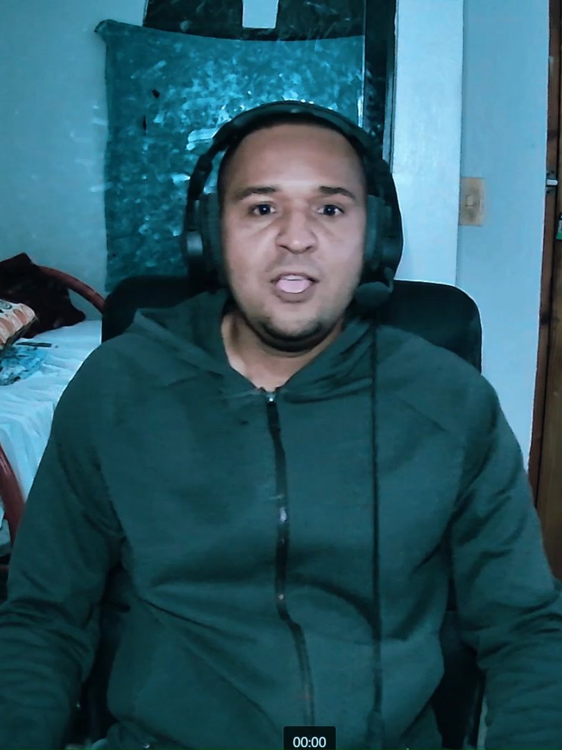 Dalas Review le tiene enviadia a alofoke 2 #dalasreview #alofoke #alofokeradioshowtiktok #tiktok