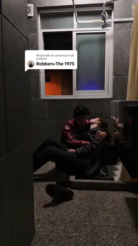 Respuesta a @axeljoel Quieres escoger las siguientes canción? Ve a los comentarios  Robbers - The 1975  Actriz: @Gala Audelo  #robbers #the1975 #erikloaiza #musica #amor 