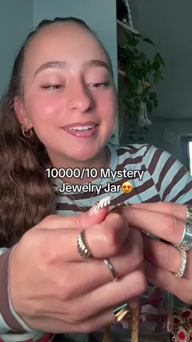 Comment if you think it’s real!!!!!!! Holy jackpot. #jewelry #mystery #jewelryjar #mysteryjewelry 