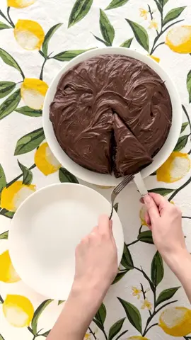 My one-layer chocolate birthday cake is rich and decadent, while being really easy and simple. There’s no special steps, and the batter can be made in one bowl. And to top it off, a chocolate cream cheese frosting that is creamy and luscious. Head to my blog’s link in my bio for the recipe! #food #baking #Recipe 