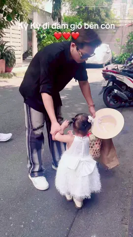 ❤️❤️❤️Kỳ Kỳ đi đám giổ @CHÂU KHẢI PHONG @Phạm Thanh Trúc 💕💕💕