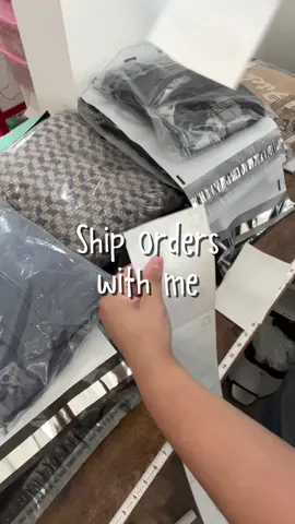 what sold over the weekend -asmr edition🤩 I had one more sale it was a pair of vintage sketchers sneakers sold for $100 on poshmark☺️  #ebayseller #depopseller #reseller #asmr #trending 