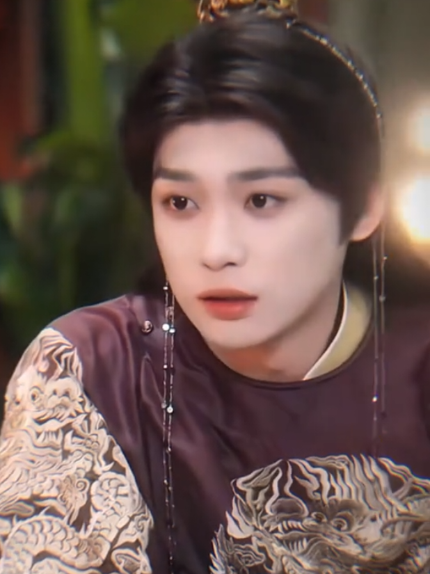 Dosa ngga sih, mana beneran keliatan kek biksu lagi bawa tasbih dia😭🤏 #ziyuuu #yuni #tianziyu #xuniyushen #fypシ 