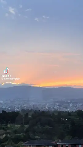 Entre lo conocido y lo inesperado: vino, café y algo más 🍷☕🌌#FoodLovers #nuskalovers #nuskaexperience 