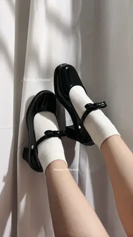 Kicking it cutely! #blackshoeswithheels #blackshoes #schoolshoes 