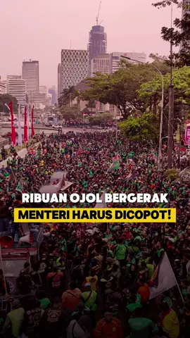 Hari ini ribuan ojol dan mahasiswa turun ke jalan. Bukan untuk gaya-gayaan, tapi untuk menuntut keadilan. Aksi ini jadi suara lantang: jangan biarkan pengemudi terus dikorbankan. Tapi menurut ane ya bang, jangan paksakan temen-temen yang masih cari nafkah untuk offbid yaa, kita ga tau kebutuhan dapur dirumah bagaimana 🙏 #demo #ojekonline #APLIKASIOJEKJAHAT #DERITAOJOL #salamsatuaspal