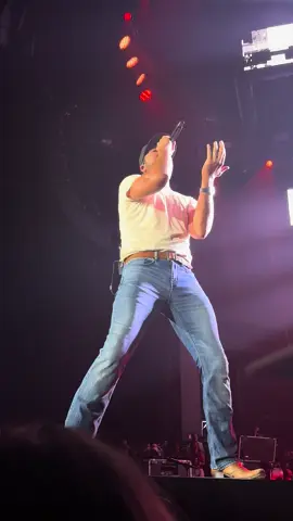 Let’s kick the dust up @Luke Bryan #lukebryan #lukebryanconcert #dallastx #texas #kickthedustup 