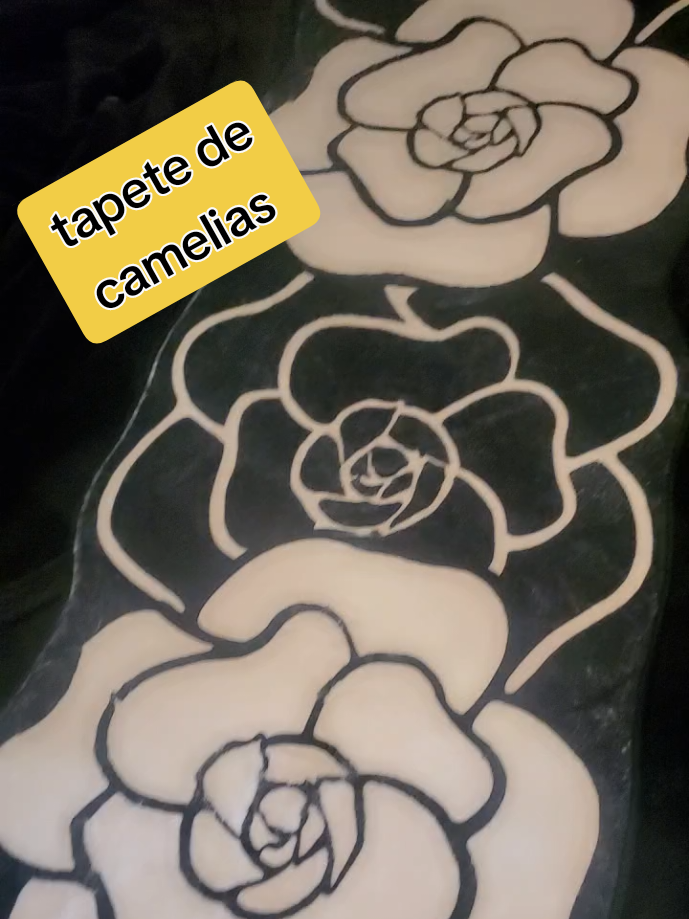 Tapete con estampado de camelias, suave, antideslizante, donde lo quieras poner, transforma tu espacio, disponible en el carrito naranja y no olvides agregarlo a tu canasta de compras 🛍  #Camellia Flower Pattern Floor #decoration #rug #tapete #alfombras 