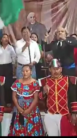 Bochornoso momento entre la sindica y la regidora de educación al pelearse la bandera. #Memes #fyp #Viral 