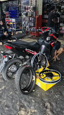 Terpasang velg vnd ak 55 ring 17 + ban maxxis victra d/b di vario 125 new gen 2 auto Vietnam style#vario #vario125 #vario125new2023 #variogen2 #vietnamstyle🇻🇳 