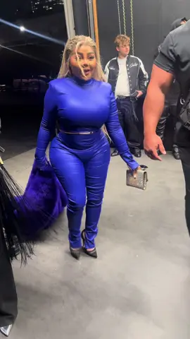 @Lil’ Kim looks amazing attending @Laquan Smith NYFW in nyc  #fyp #nyc #lilkim #laquansmith #nyfw 