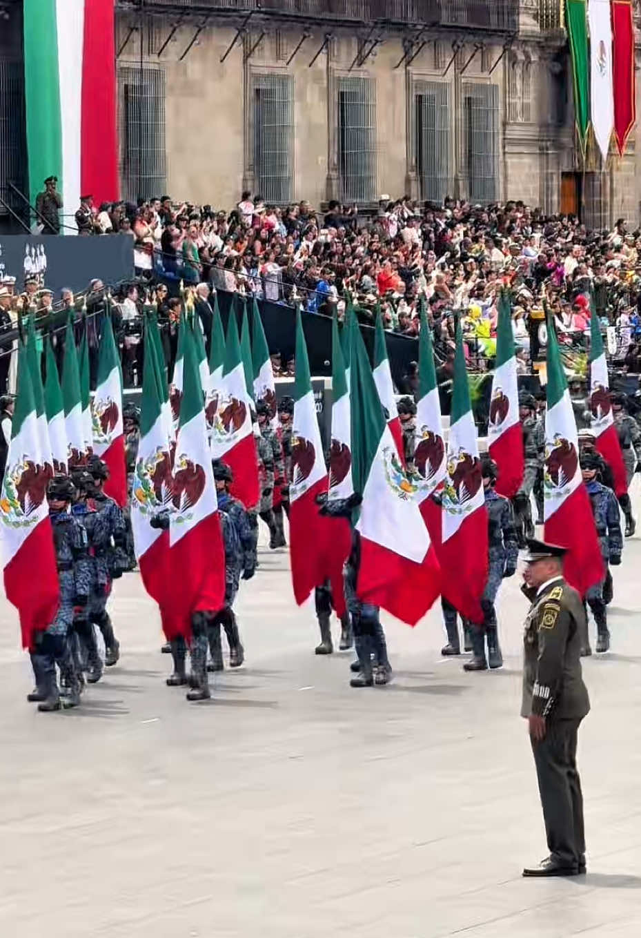 Así vivimos el Desfile Cívico Militar 16 de septiembre 2025 en la Gran Tenochtitlán. Un evento de profundo significado para nuestro país 🇲🇽 @Defensamx  #MesPatrio  #EjércitoMexicano  #FuerzaAéreaMx #unidossomoslagranfuerzademéxico 