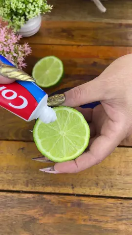 Put toothpaste on the lemon and get rid of this problem! #cleaning #LifeHack #Home #airfreshener #tips 