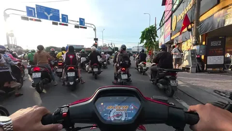 Cầm con Wave 54+9 4Val Fi vào giờ cao điểm kẹt xe ra sao 🌊🌊🌊 #wavedream #wavedreamkieng #wavedreamsg #wavenho #wave110  @𝘼 𝙇𝙊𝙉𝙂 