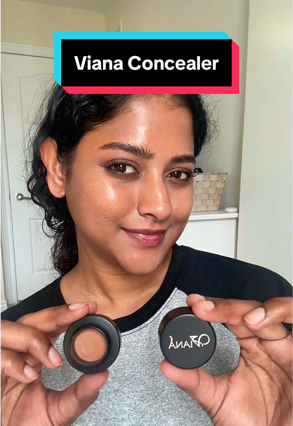 Most days I skip foundation 😁… @Viana Concealer (Shade 05) is my secret weapon 🤎 #potconcealer #nadeera_w #brown #neutralundertone #vianacosmetics 