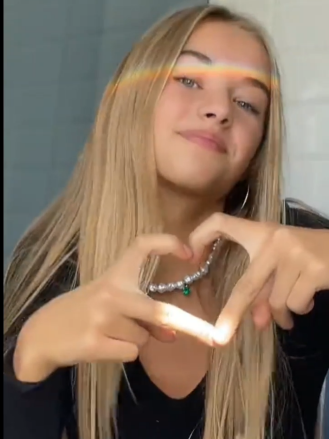 Recordando a la belleza de Moscú Anna Efimenko de Rusia 🇷🇺 Artista cantante campeona de gimnasia artística y modelo de belleza profesional que opinas de Anna #lipsync #fingerdance #lipsync #shoptoker #tiktokshop 