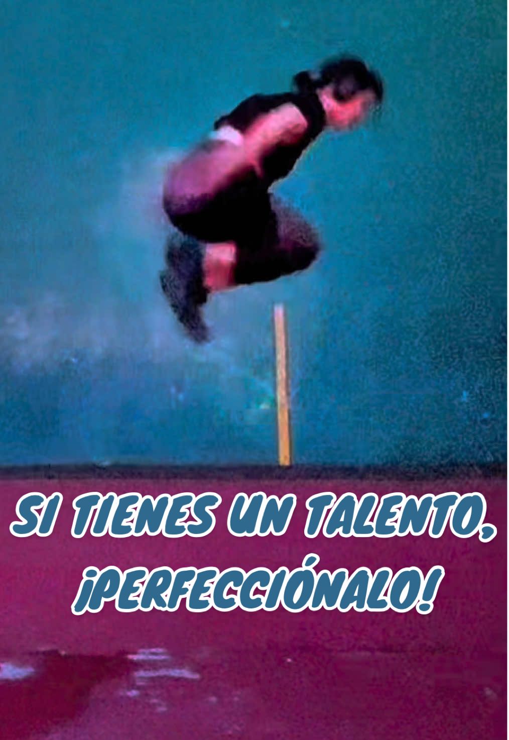 “El talento no es una posibilidad: es un acto. Se demuestra en la acción, y se consolida y aumenta en la acción también, y se puede perder si no está sometido a un esfuerzo de mejora continua.” El talento se tiene que ir actualizando, la dedicación y determinación que le dediques hará la diferencia. Para ser experto en algo o alcanzar el éxito no requieres ni siquiera de tener talento, si estás un paso adelante, pero no te asegura nada sin trabajo duro. La pasión y perseverancia de perseguir una meta con consistencia por un largo periodo de tiempo, y la habilidad de mantenerse motivado, con interés y esforzándose aunque se presenten obstáculos, recaídas o retrasos es lo que poseen las personas que han alcanzado sus metas personales.  No se trata de talento, suerte o deseos momentáneos. 💭¿Cómo identificar y desarrollar un talento? •Descubre esa actividad que al hacer te divierte y pierdes la noción del tiempo porque te hace feliz •Identifica tus fortalezas, aquello que se te da con facilidad natural y recibes admiración de los demás •Aprende de las personas que admiras y estudia como han logrado sus éxitos  •Se constante, disciplinado y dedicado con las horas que lo pongas en práctica  •Acepta el riesgo de mostrar tu talento al mundo, se valiente para desarrollarlo sin miedo •Conecta con personas que comparten tus intereses y puedan ayudarte a mejorar Hacer útil y visible un talento—ya sea deportivo, académico, artístico, etc—fomenta tu confianza, ya que al ver tu propio progreso te da una mayor seguridad en ti mismo y te anima a seguir adelante, también puede generar oportunidades, ya que cuando dominas algo abres la puerta a nuevas experiencias y reconocimientos. En un futuro, el talento perfeccionado puede convertirse en una habilidad que puedes ofrecer a los demás, algo que aporte valor🐦‍🔥🏆🎖️#Grit #jumpingropetricks #skillsdevelopment #justforfun #motivacionpersonal